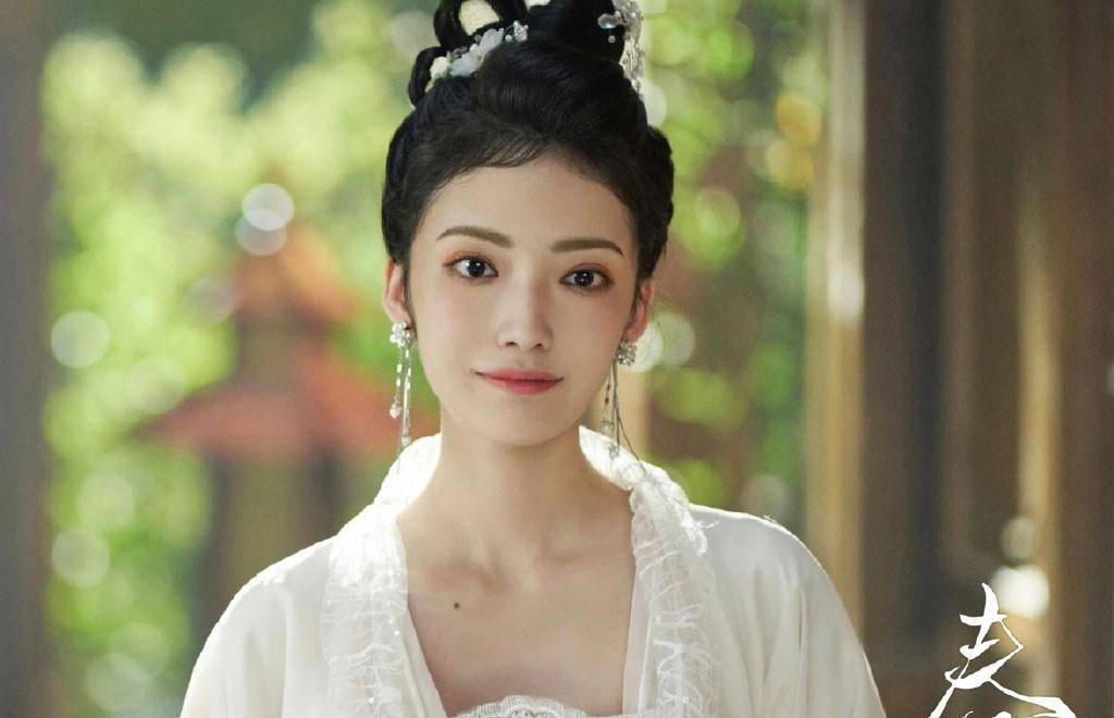 改编小苹果新疆版
:《春闺梦里人》温婉一角：卡娜“掌柜的姑娘”简介-第1张图片-太平洋在线下载